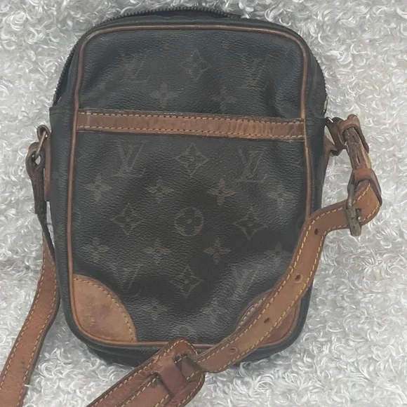 LOUIS VUITTON Danube Crossbody Shoulder Bag SL1010